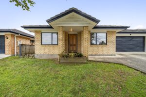 Brick and Tile Freehold Family Living